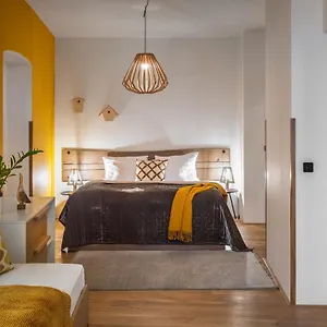 4 Trees By Adrez Apartment