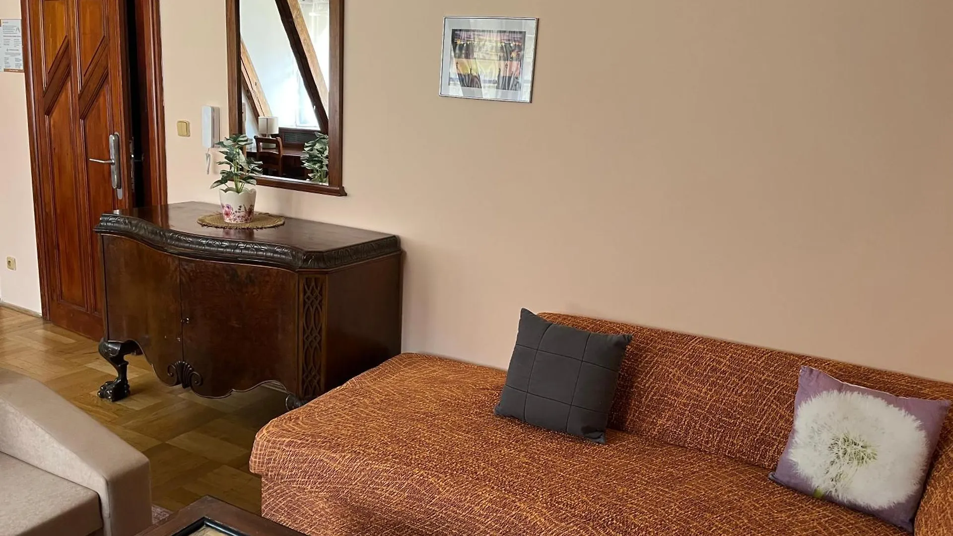 Lägenhet Residence U Vejvodu Prag